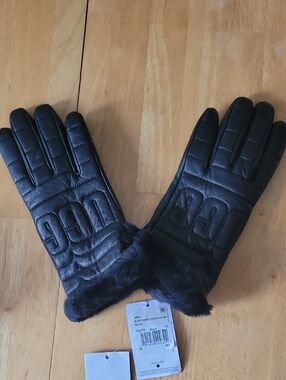 UGG Logo Quilted Leather & Shearling Tech Gloves